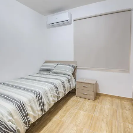 Apartment Artemis Larnaca